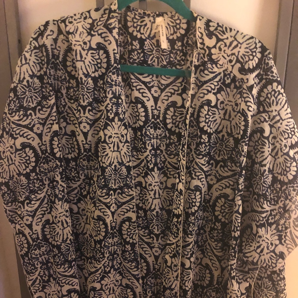 Lightweight blue and weight kimono